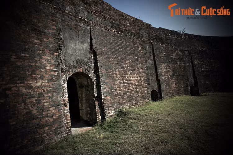 Trận đấu cuối cùng ở Hổ Quyền được ghi nhận vào năm 1904, dưới triều vua Thành Thái. Đây là một trận đấu hấp dẫn, đầy kịch tính, được người đương thời chứng kiến và mô tả kỹ.