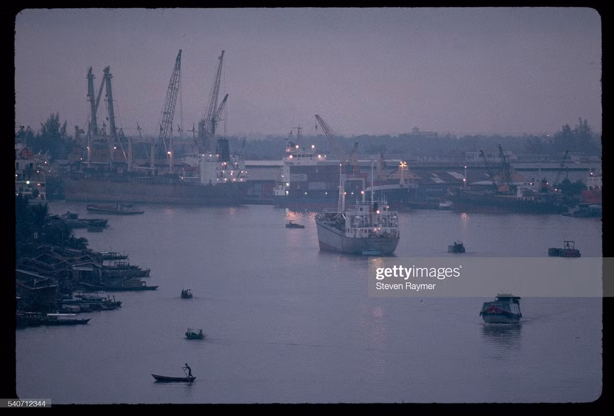 Khu vực cảng Sài Gòn lúc chiều buông, 1993.