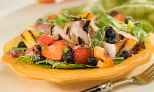  Salad trộn giấm sẽ ngon hơn nếu bạn cho thêm một muỗng canh sữa và một thìa cà phê đường. Ảnh: Wish.