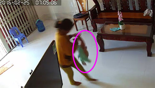 Nguyen nhan nao khien nguoi giup viec bao hanh tre da man?