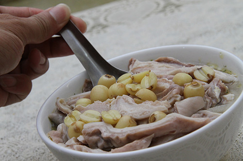 Tac dung chua benh cua hat sen gay bat ngo