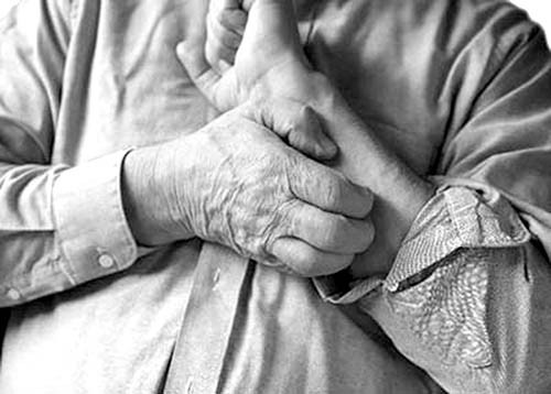 Chúng ngúa da ỏ nguòi già, làm sao phòng tránh?