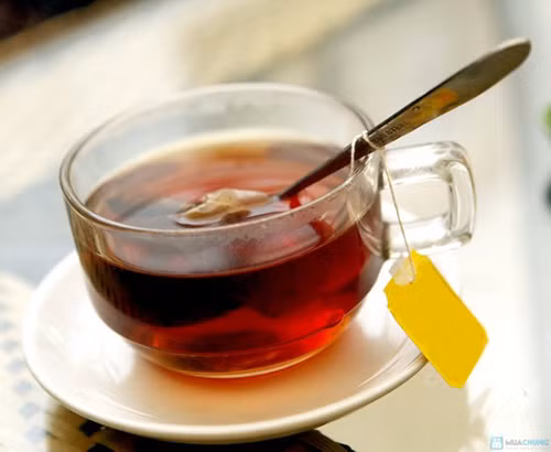Khong nen uóng trà vói duòng, sũa