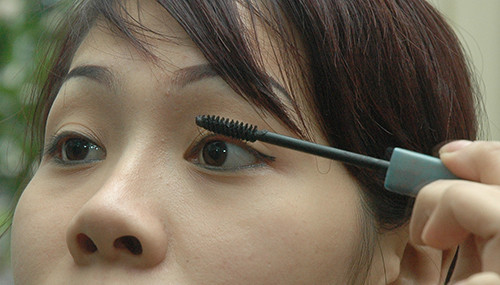 Mát nhiẽm trùng vì dùng mascara