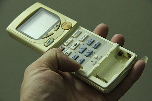 Cach sua dieu khien dieu hoa bi hong man hinh