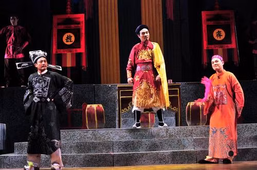 Chuyen ngao nghe, ngang tang cua Nguyen Cong Tru