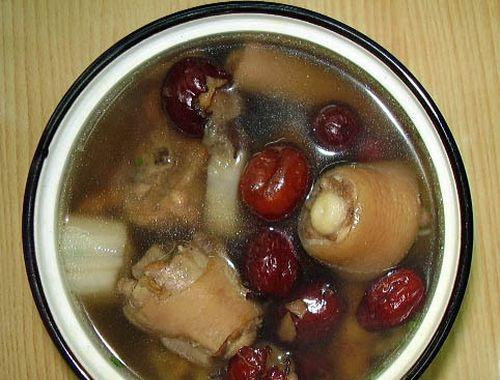 Chua benh viem gan voi mon thit ham tao