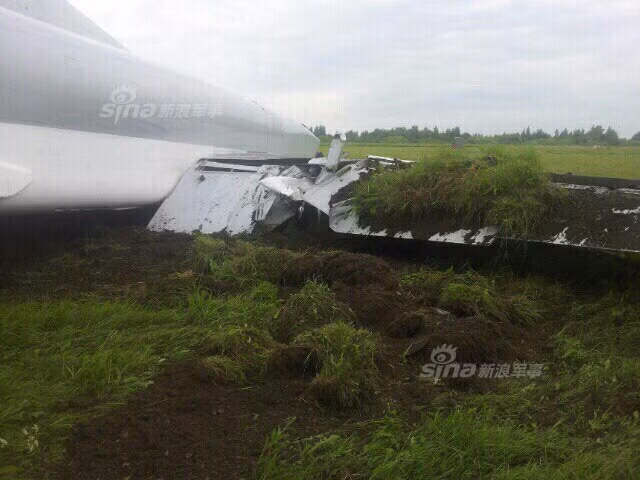 Loạt ảnh máy bay ném bom Tu-22M3 gặp nạn được đăng tải hôm 18/6, nhưng phía Không quân Nga không xác nhận thông tin. Việc này khiến nhiều người cho rằng Không quân Nga có vẻ muốn giấu giếm thông tin Tu-22M3 gặp nạn.