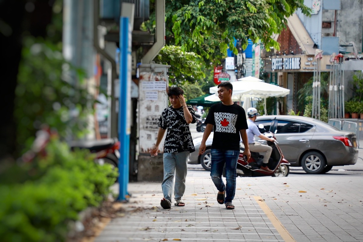 Trước đó, ngày 27/6, đại diện Sở GTVT Hà Nội cho biết, hiện dự án không còn gặp khó khăn gì về thủ tục cũng như mặt bằng làm trạm dừng đỗ, lý do chính là do số lượng xe Cty Trí Nam nhập để vận hành trên 90 điểm tại 6 quận nội thành giai đoạn 1 khá lớn, lên đến 1.000 xe, đặc biệt trong đó có 500 xe đạp điện. Đây là loại xe đạp có động cơ lần đầu tiên được nhà đầu tư triển khai ở Việt Nam nên cần huy động nguồn vốn lớn và thời gian chờ để được nhà sản xuất cung cấp đủ xe.