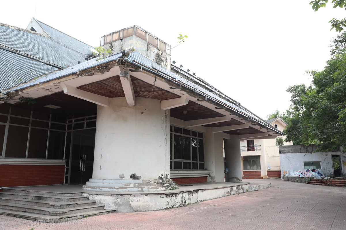 Những năm gần đây, các hoạt động của thanh niên đã được chuyển về Cung Văn hóa Thể thao Thanh niên Hà Nội ở số 1 Tăng Bạt Hổ (quận Hai Bà Trưng), khiến nơi đây dần bị lãng quên, nhiều hạng mục xuống cấp nghiêm trọng, toàn khuôn viên nhếch nhác, mất mỹ quan đô thị.