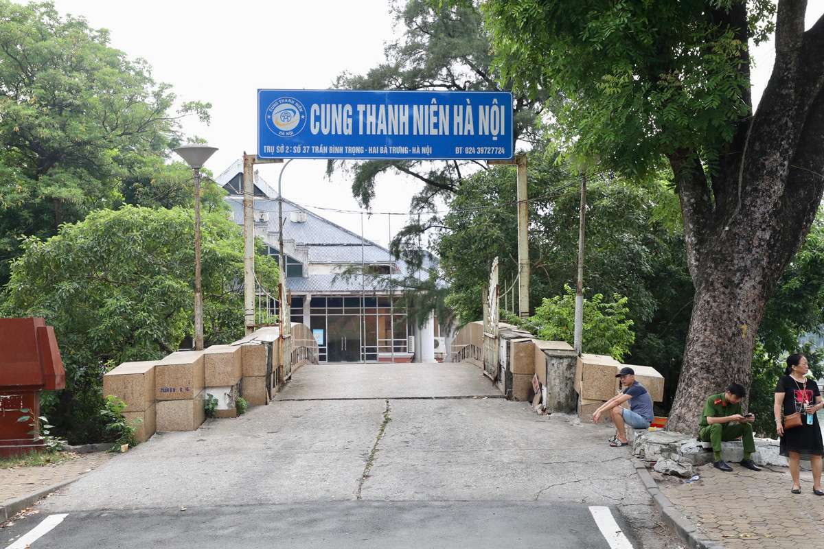 Theo thời gian, Cung Thanh niên Hà Nội (số 37 Trần Bình Trọng, Hai Bà Trưng, Hà Nội) hay còn gọi Nhà văn hóa học sinh, sinh viên Hà Nội đã xuống cấp trầm trọng. Mặc dù Thành phố đã lập dự án cải tạo, nâng cấp từ 2015, nhưng đến nay vẫn chưa có biến chuyển.