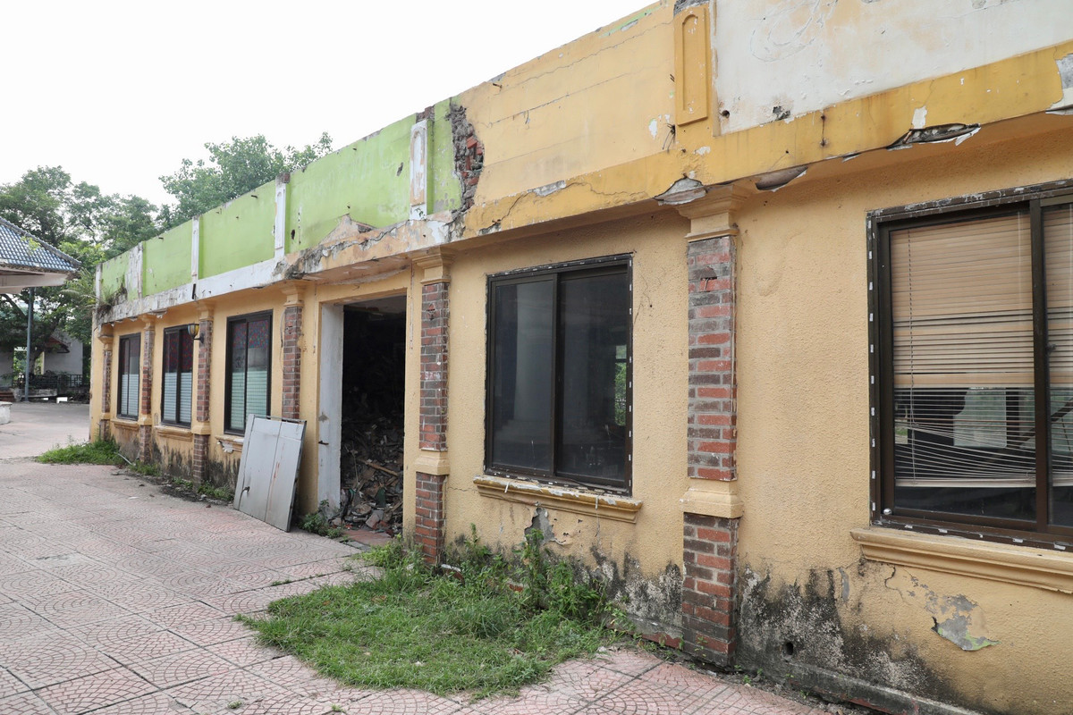 Các dãy nhà có thể đổ sập bất cứ lúc nào.