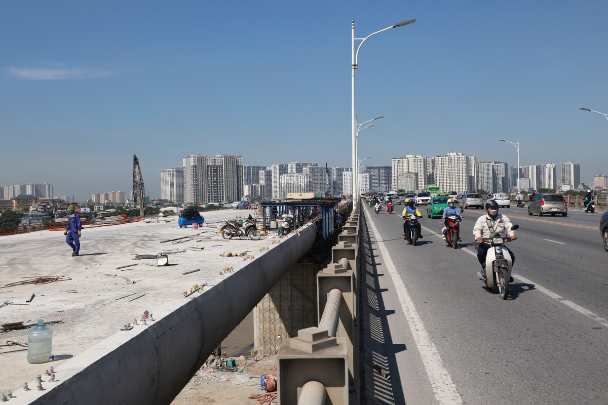 Cầu Vĩnh Tuy đoạn từ Minh Khai đi lên cầu, các hạng mục cơ bản đã hoàn thiện.