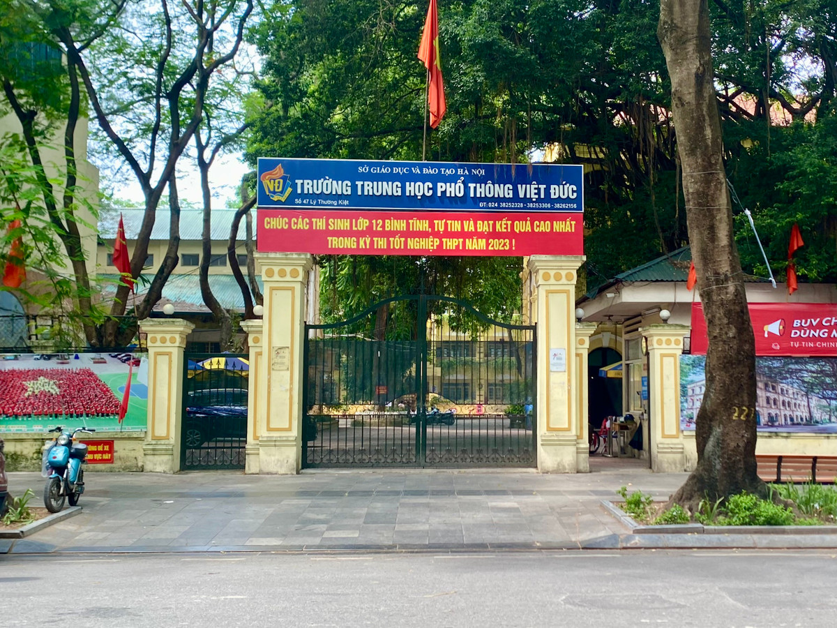 Trường THPT Việt Đức tại phố Lý Thường Kiệt là công trình đã có lịch sử 68 năm.