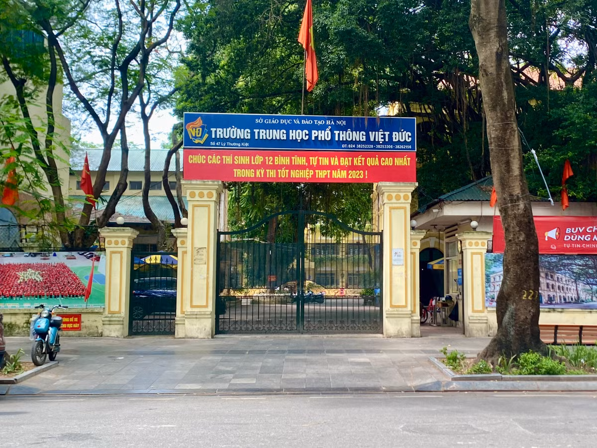 Trường THPT Việt Đức tại phố Lý Thường Kiệt là công trình đã có lịch sử 68 năm.