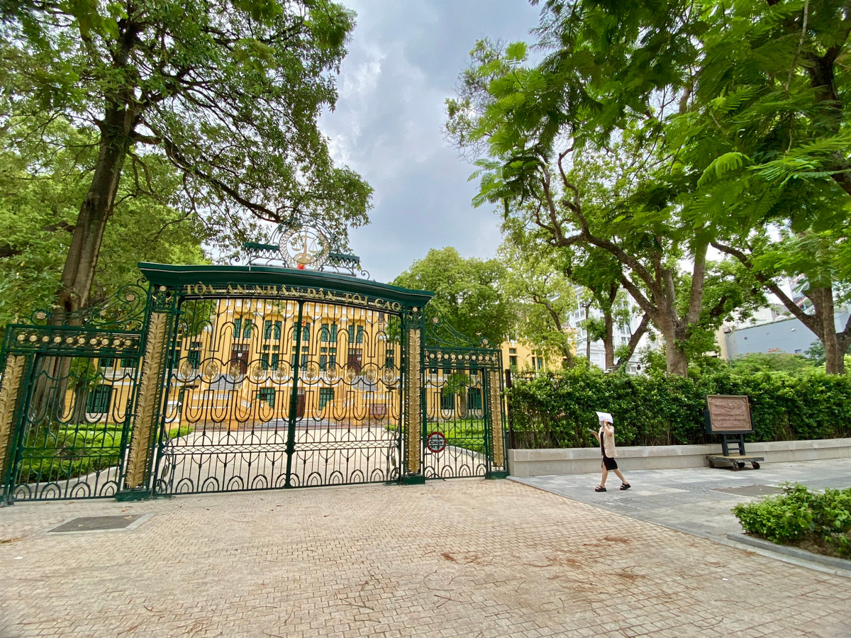 Trụ sở Toà án nhân dân tối cao với kiến trúc Pháp xây dựng từ trước năm 1954 vừa được cải tạo, tu bổ.