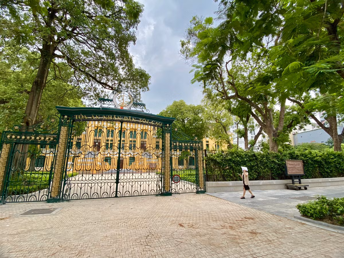 Trụ sở Toà án nhân dân tối cao với kiến trúc Pháp xây dựng từ trước năm 1954 vừa được cải tạo, tu bổ.