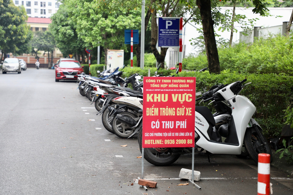 UBND quận Thanh Xuân cho biết, sau khi xem xét đề nghị của liên ngành, quận đã tiến hành tổ chức giao thông, cắm biển cấm dừng, cấm đỗ.