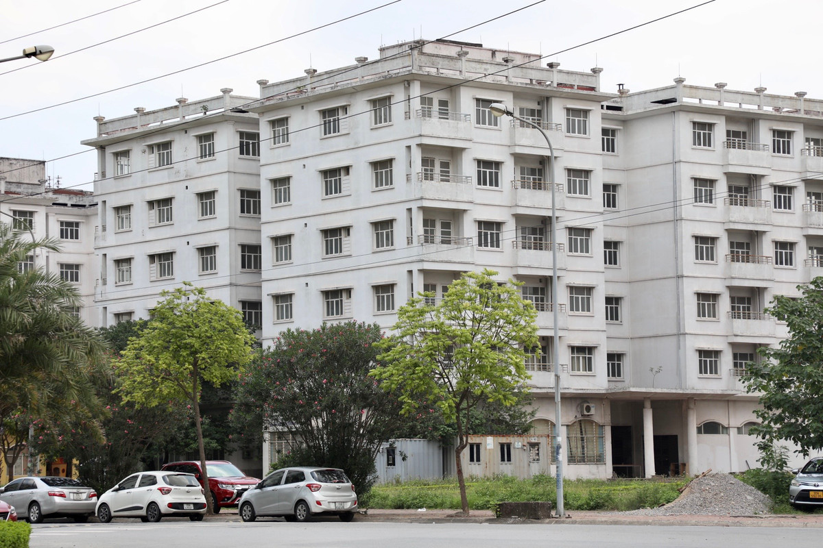 Công ty Handico 3 đã có văn bản đề nghị thành phố cho phép phá dỡ toàn bộ dự án để xây dựng nhà ở thương mại phục vụ tái định cư, đáp ứng nhu cầu mới của người dân hiện nay. Trước đề xuất trên, Thành ủy Hà Nội đã ra văn bản số 1274 ngày 18/7/2017 yêu cầu chủ đầu tư lập hai phương án: Một là cải tạo, sửa chữa khu nhà để làm nhà ở xã hội. Hai là phá bỏ hoàn toàn để xây dựng quỹ nhà mới. Nhưng từ bấy đến nay vẫn chưa có phương án giải quyết.