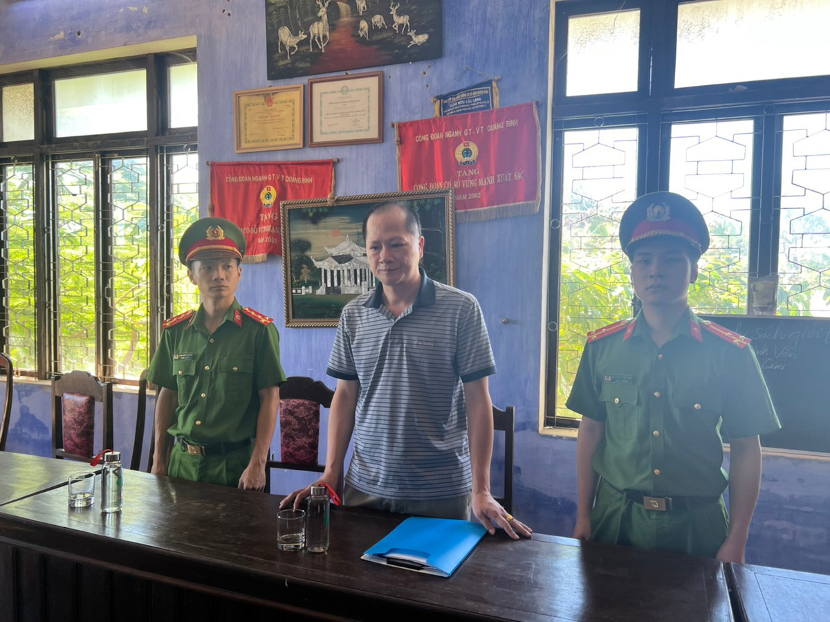 Quang Binh: Bat giam 2 pho giam doc trung tam dang kiem