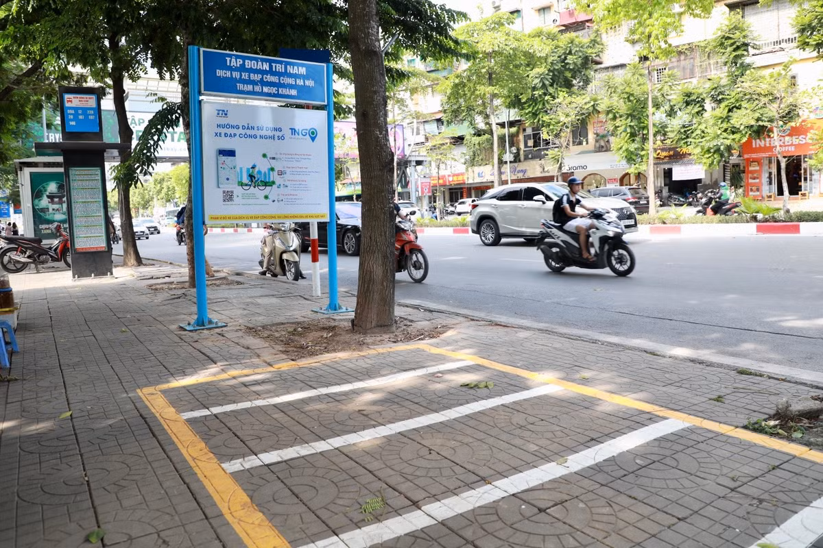 Với mục tiêu đa dạng hóa vận tải hành khách công cộng, thúc đẩy phát triển du lịch, năm 2022 thành phố Hà Nội đã chấp thuận để Sở GTVT và nhà đầu tư triển khai dự án xe đạp công cộng giai đoạn 1 tại tại 6 quận nội thành.