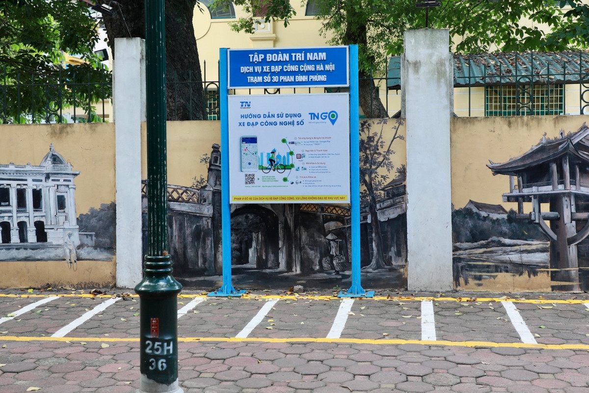 Đại diện Sở GTVT Hà Nội cũng cho biết, đã đề nghị nhà đầu tư từ nay đến tháng 7 cần bố trí đủ 100 xe trước, sau đó đưa vào hoạt động ở các trạm trung tâm, có đông hành khách đi lại. Hiện Cty Trí Nam đã chấp thuận phương án này và trong tháng 7, xe đạp công cộng Hà Nội sẽ có 100 xe hoạt động trước.