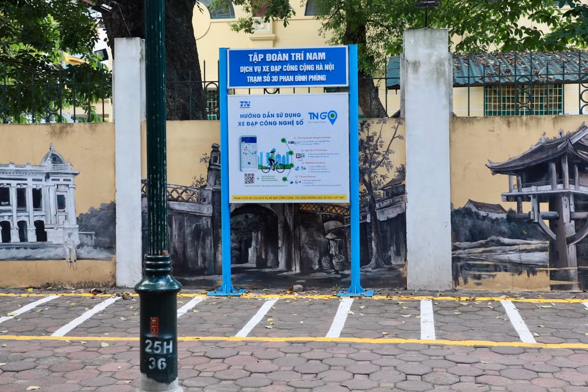 Đại diện Sở GTVT Hà Nội cũng cho biết, đã đề nghị nhà đầu tư từ nay đến tháng 7 cần bố trí đủ 100 xe trước, sau đó đưa vào hoạt động ở các trạm trung tâm, có đông hành khách đi lại. Hiện Cty Trí Nam đã chấp thuận phương án này và trong tháng 7, xe đạp công cộng Hà Nội sẽ có 100 xe hoạt động trước.