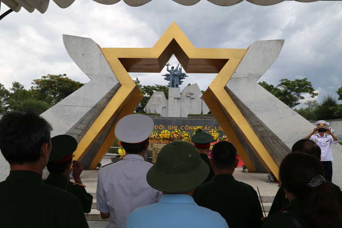 Đây hiện là nơi đang yên nghỉ của hơn 1 vạn liệt sĩ hy sinh trên tuyến đường 9 và đất bạn Lào.