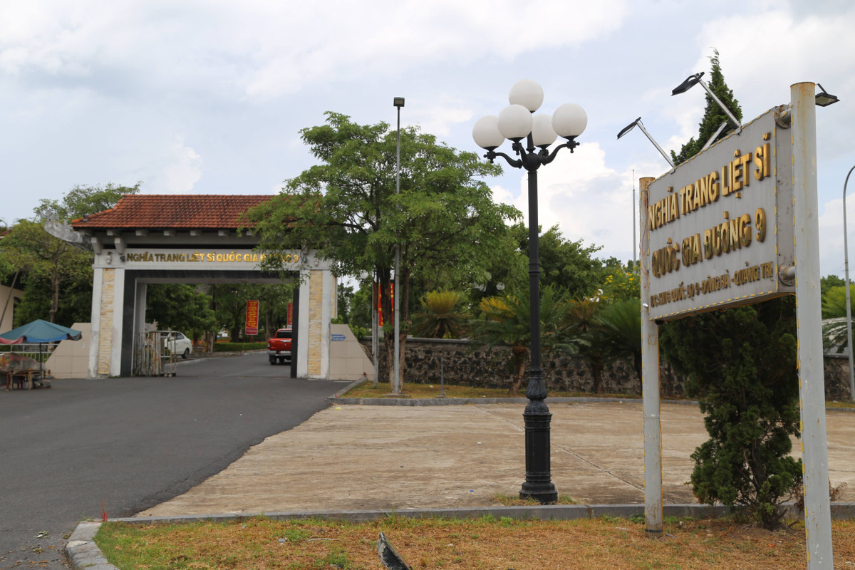 Cũng như Nghĩa trang Liệt sĩ quốc gia Trường Sơn, Nghĩa trang Liệt sĩ quốc gia Đường 9 là "địa chỉ đỏ" được nhiều người tìm đến khi đến Quảng Trị trong những ngày tháng 7.