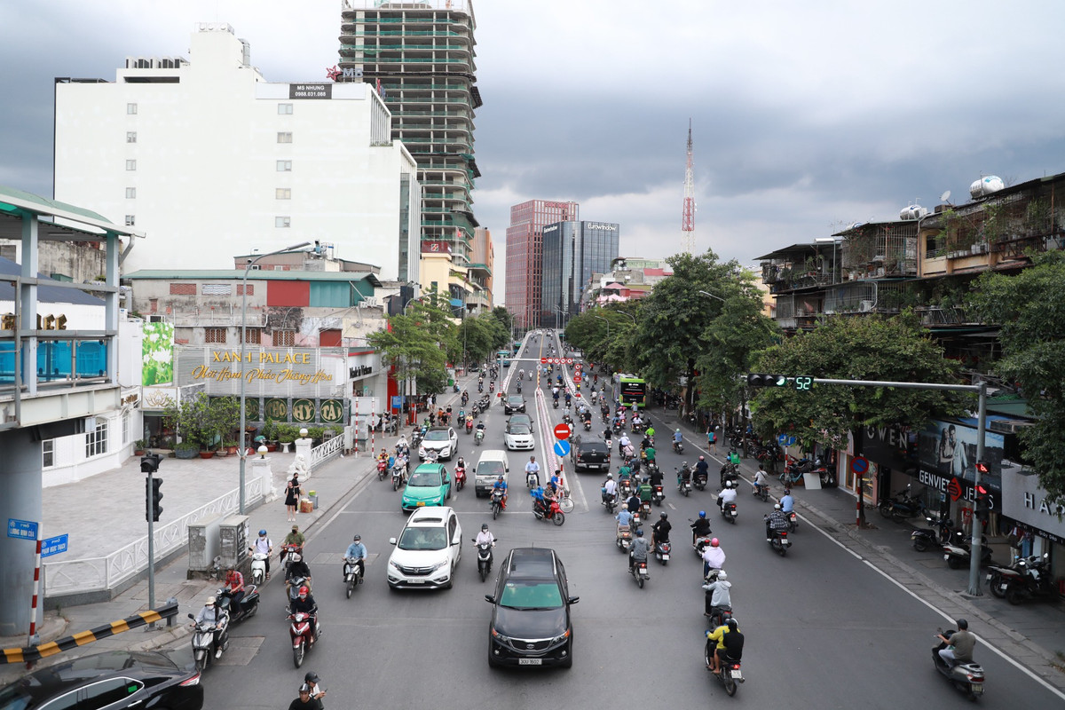 Mới đây, TP Hà Nội đã chính thức đưa vào khai thác dự án cầu vượt chữ C Chùa Bộc - Phạm Ngọc Thạch. Dự án được xây dựng nhằm mục đích giải quyết tình trạng ùn tắc giao thông tại một trong những nút giao đông đúc và sầm uất nhất của Thủ đô. Đồng thời, nâng cao năng lực giao thông qua nút giao ngã tư Chùa Bộc - Phạm Ngọc Thạch - Tôn Thất Tùng - Đông Tác và giảm tải, tăng khả năng thông hành cho các phương tiện tham gia giao thông trong khu vực.