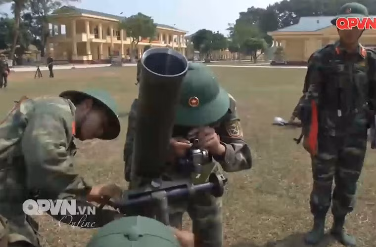 Trong một phóng sự mới đây về Sư đoàn Bộ binh 312 của kênh Quốc phòng Việt Nam đã giới thiệu tới độc giả súng cối 100mm. Đây là một trong những sản phẩm tiêu biểu của ngành công nghiệp quốc phòng Việt Nam.