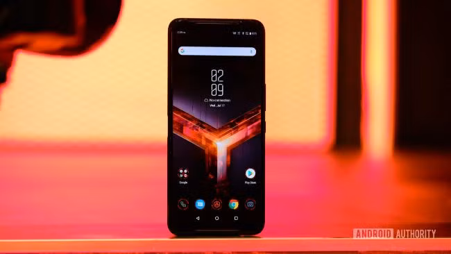 Không chỉ vậy, màn hình là cũng hỗ trợ HDR 10-bit, cho độ chính xác màu Delta-E dưới 1, giúp các hình ảnh được tái tạo trung thực và chi tiết nhất.