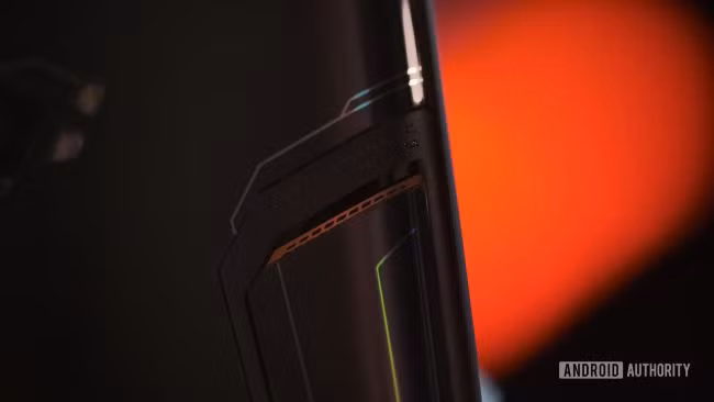 ASUS trang bị trên điện thoại ROG Phone 2 con chip Snapdragon 855+ đầu tiên trên thế giới, tối ưu hóa một cách tối đa cho việc trải nghiệm game.