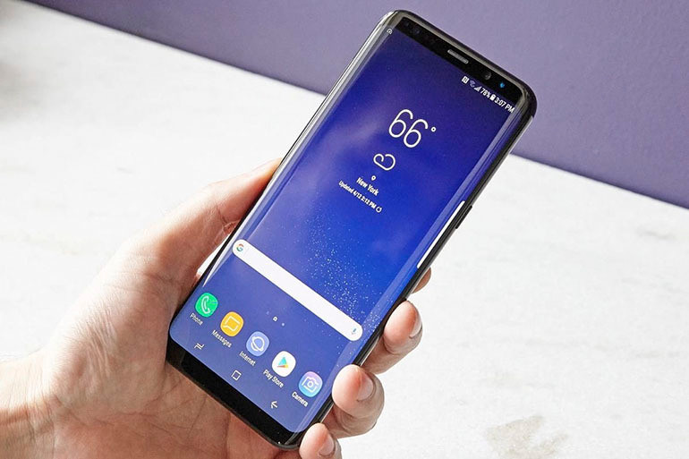  4. Samsung Galaxy A8 Star. Galaxy A8 Star là một trong những chiếc điện thoại Samsung sở hữu camera trước có độ phân giải khá cao trên thị trường hiện nay với 24 MP. Ngoài ra Samsung còn tích hợp công nghệ Sticker AR trên điện thoại Galaxy A8 Star, tạo nên các hiệu ứng ảo diệu và lung linh hơn khi chụp ảnh tự sướng.