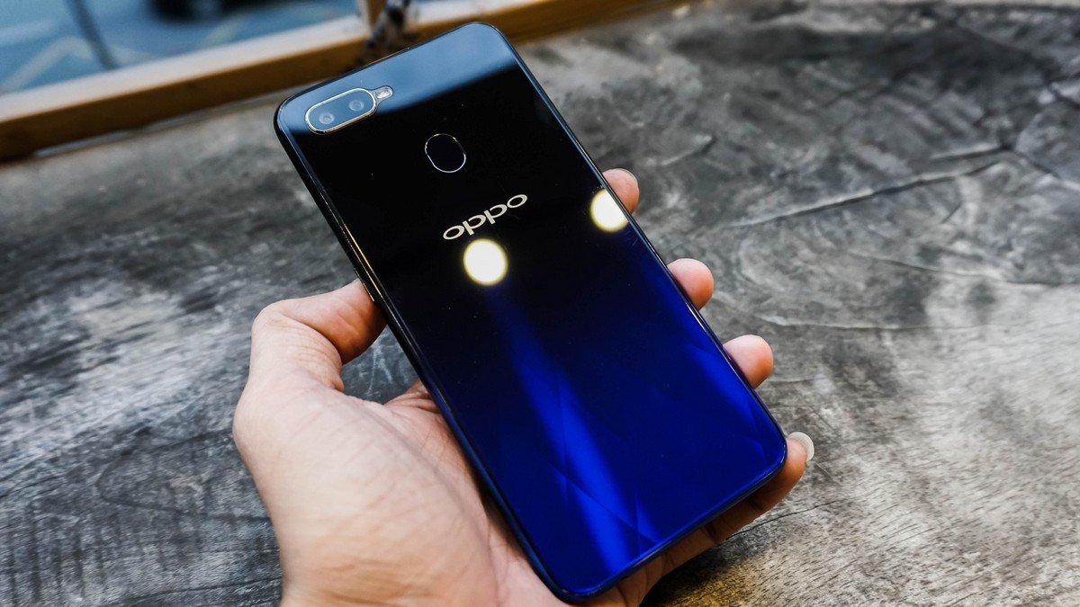 Chiếc smartphone tầm trung của OPPO này được trang bị viên pin có dung lượng lên đến 3.500 mAh, đáp ứng thời gian trải nghiệm tương đối thoải mái trong một ngày. Đặc biệt, với công nghệ sạc nhanh VOOC, giúp bạn rút ngắn thời gian sạc pin rất nhiều.