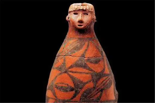 Ông Trương đem chiếc bình về nhà và sử dụng nó làm chai đựng gia vị trong suốt 5 năm. Trong thời gian đó, ông và gia đình không nhận thấy gì đặc biệt về chiếc bình này.