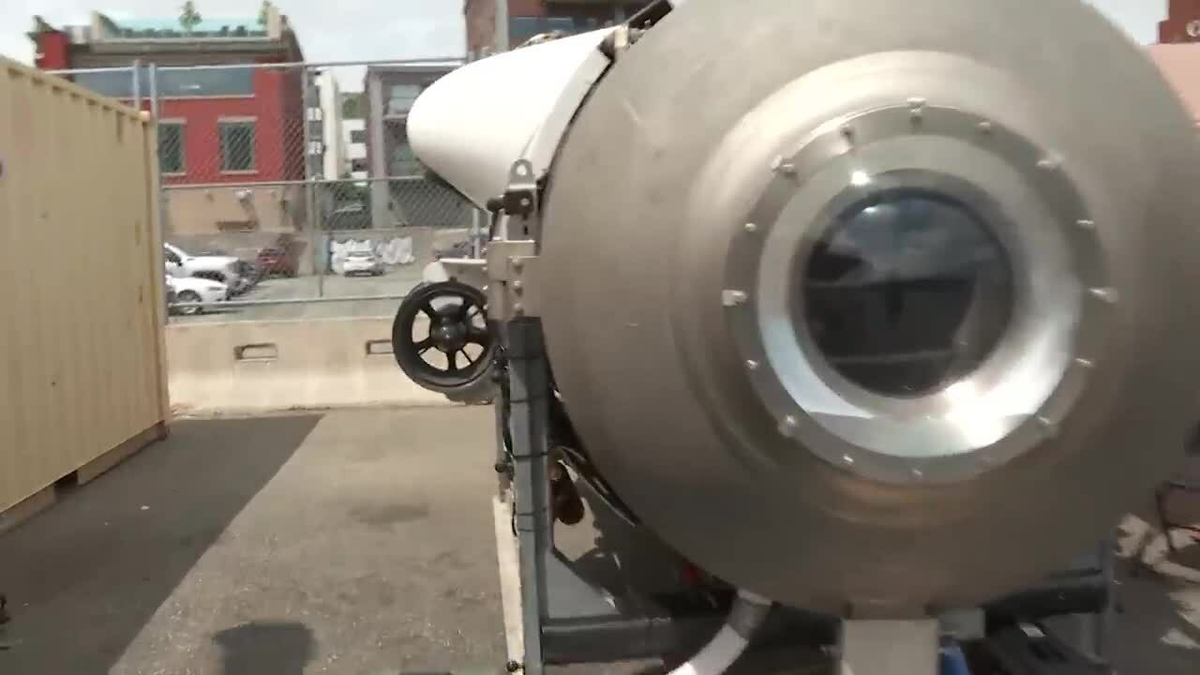 Các chuyên gia cho biết tìm kiếm rất phức tạp do hạn chế trong việc liên lạc dưới nước và các phương tiện phát hiện như radar không có tác dụng trong khoảng cách ngắn dưới nước.