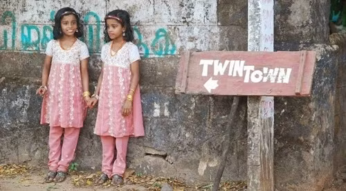 3. Làng sinh đội ở Ấn Độ: Ngôi làng Kodinhi thuộc quận Malappuram của bang Kerala, Ấn Độ được mệnh danh là “làng sinh đôi”. Nơi đây có tới 220 cặp sinh đôi trên tổng dân số khoảng 2.000 người.