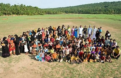 Các nhà khoa học cho rằng nguồn nước nhiễm hóa chất trong vùng là nguyên nhân dẫn tới hiện tượng kỳ lạ.