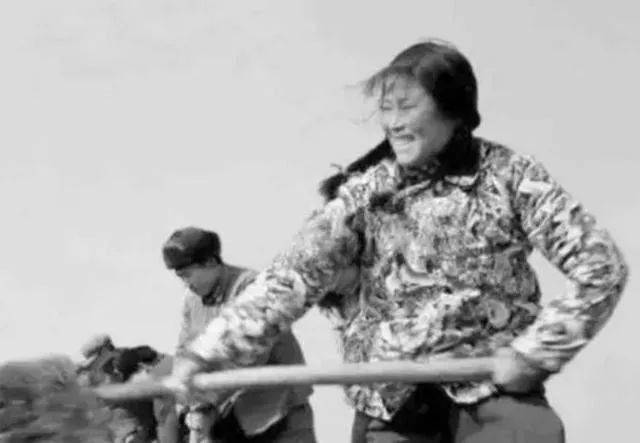 Dù đã trải qua nhiều khó khăn, Ngụy Chấn Phương không hối tiếc vì đã trao lại kim cương cho nhà nước. Đối với cô, sức khỏe và bình an của gia đình mới.