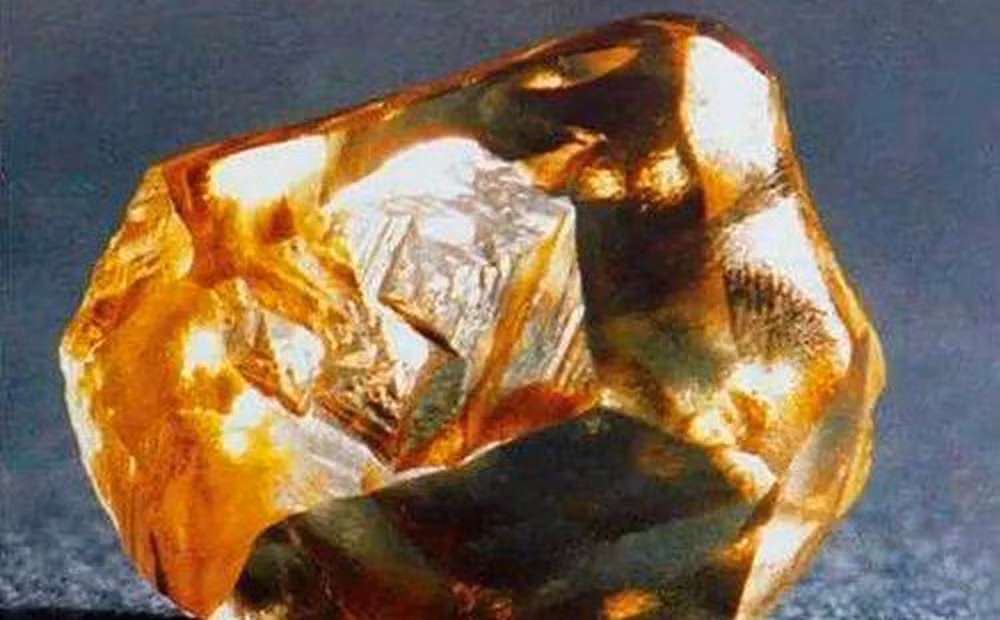 Tin tức về hòn đá này lan truyền khắp nơi, và nhiều lãnh đạo địa phương đã đến thuyết phục cô và gia đình giao lại nó cho nhà nước để nghiên cứu.