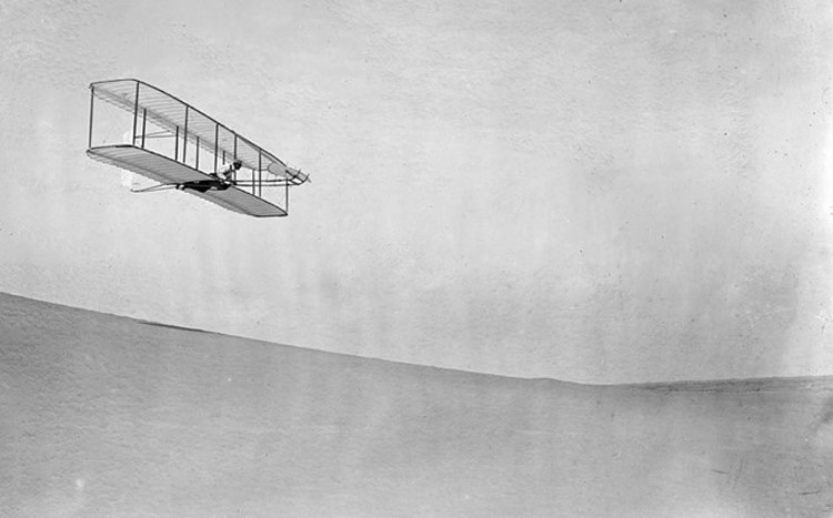 Tuy nhiên, vào ngày 17/9/1908, một tai nạn máy bay đã xảy ra khi Orville Wright cất cánh cùng một người khác, làm Orville bị thương nặng và người kia tử vong.