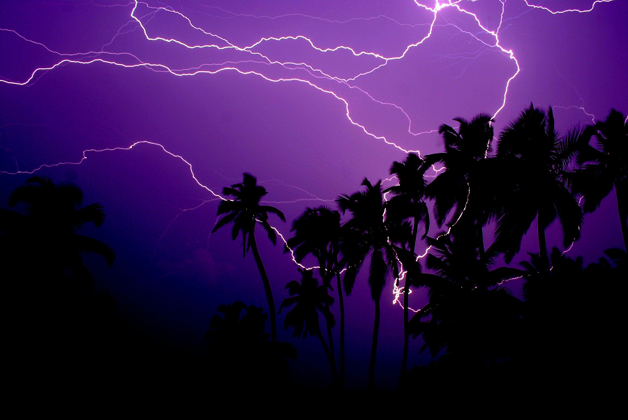 Các nhà khoa học đã nỗ lực nhiều năm để tìm hiểu về hiện tượng này. Một giả thuyết cho rằng hồ Maracaibo có nhiều mỏ uranium, làm cho nơi đây trở thành một điểm hút sấm sét. Tuy nhiên, giả thuyết này không được chứng minh.