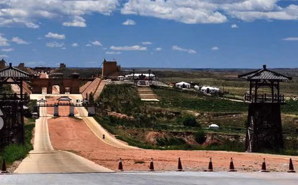 Trong những công trình lịch sử Tần Thủy Hoàng xây dựng cách đây 2.000 năm, có một con đường mang tên Đường Tần Chí.