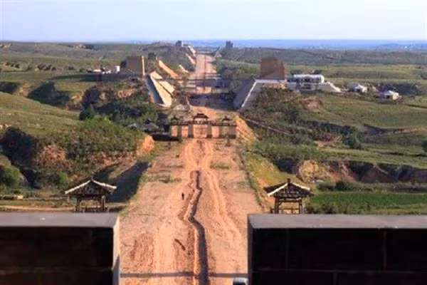 Quá trình này sẽ khiến toàn bộ chất hữu cơ trong đất đều bị phá hủy, không còn phù hợp cho sự sống của cây cỏ.