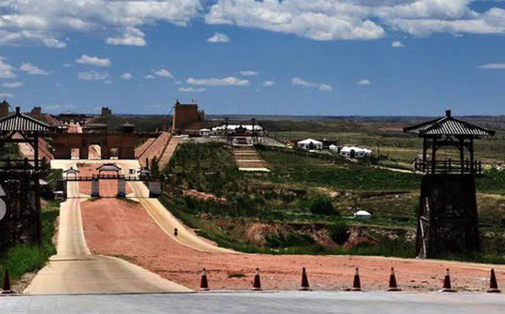 Trong những công trình lịch sử Tần Thủy Hoàng xây dựng cách đây 2.000 năm, có một con đường mang tên Đường Tần Chí.