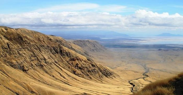 Dữ liệu thu thập từ đài quan sát Trái Đất của NASA đã cho thấy rằng vết nứt hình chữ Y giữa lục địa lớn thứ hai trên Trái Đất đang ngày càng mở rộng.