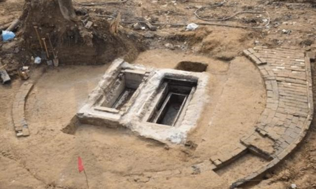 Bảo vật này được chế tác rất tinh xảo với ve sầu vàng sống động và lá ngọc chạm khắc tinh tế. Sự kết hợp hoàn hảo của hai món đồ này đã gây ấn tượng mạnh cho các chuyên gia, cho thấy trình độ chế tác và thẩm mỹ của người xưa rất cao.