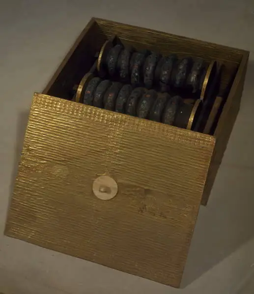 Nó là bạc của Hy Lạp chứ không phải loại bạc chứa vàng của Ai Cập