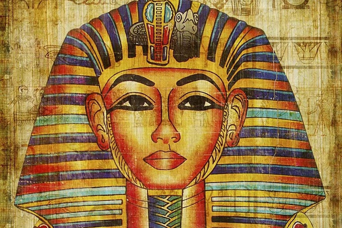 Những người khác suy đoán bà được chôn ở kim tự tháp nhỏ G1a ở chân Đại kim tự tháp.